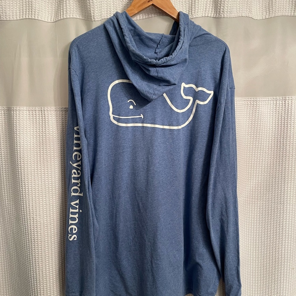 Vineyard Vines size XXL denim blue in great condition. Long sleeve with hoodie